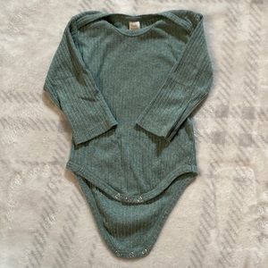 Kate Quinn 18-24 mo ribbed onesie